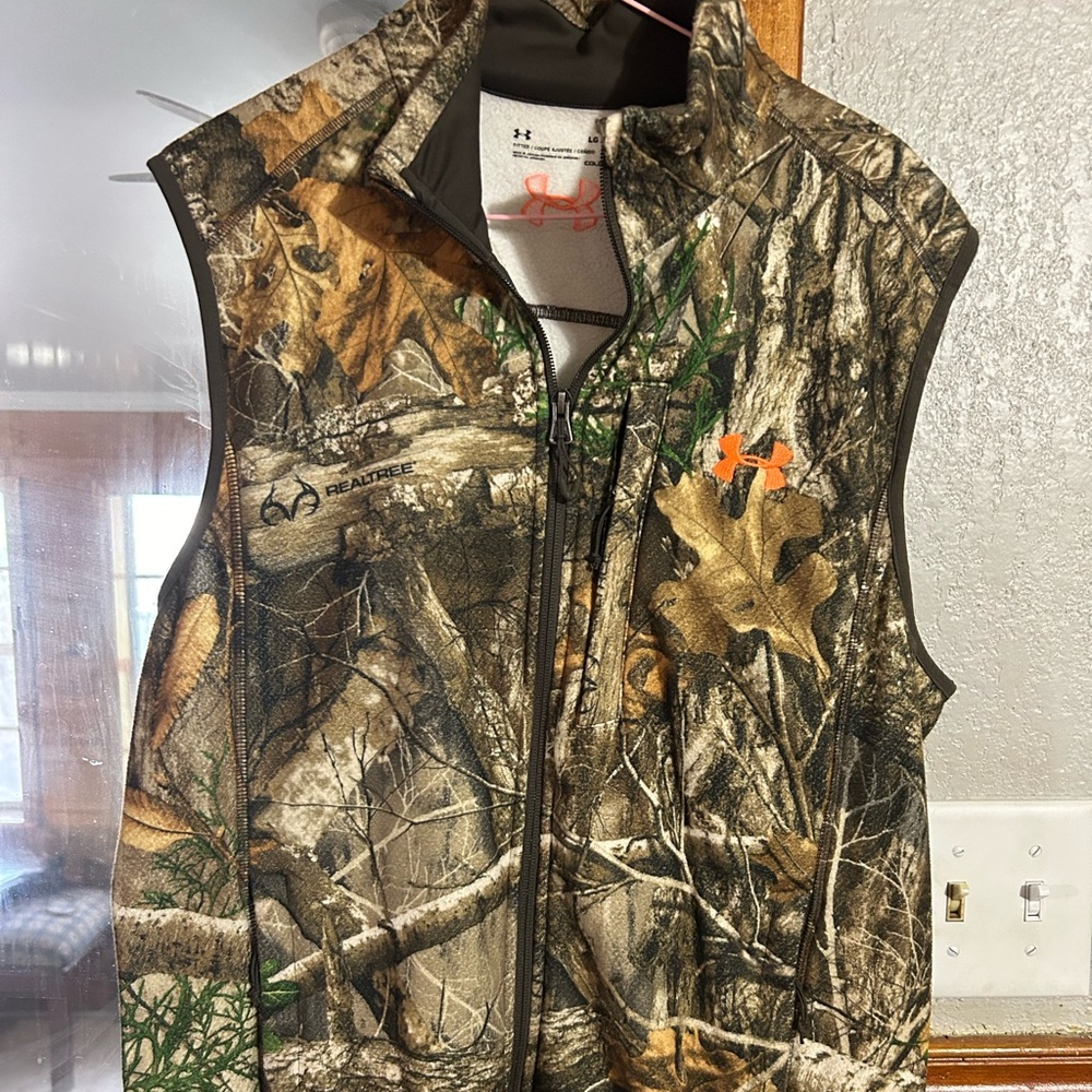 Men’s camo hunting vest
